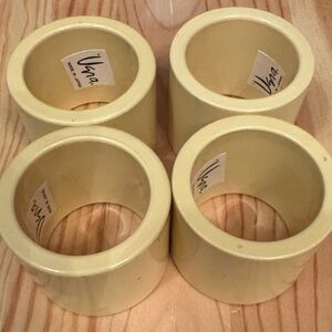 Vera napkin rings. Set of four. Cream color. Vintage